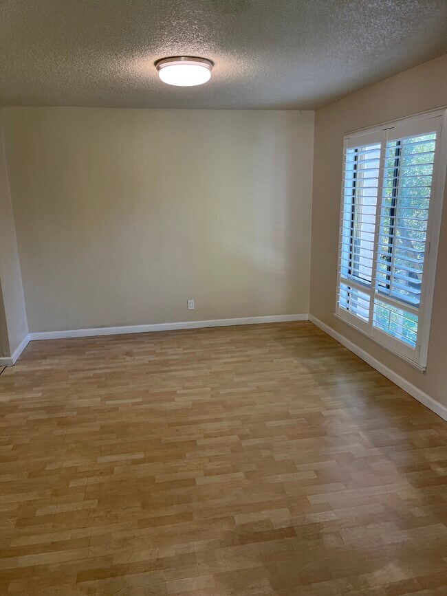 320 N Civic Dr, Unit 302 in Walnut Creek, CA - Building Photo - Building Photo