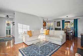 8 Backstretch Ct in Saratoga Springs, NY - Building Photo - Building Photo