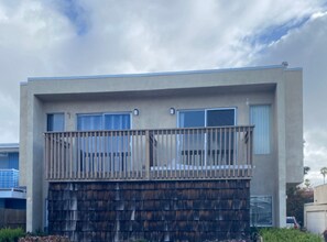 2175 Pierpont Blvd in Ventura, CA - Building Photo - Building Photo