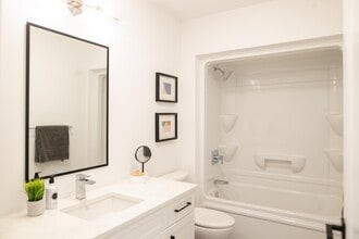 584 Gertrude Avenue in Winnipeg, MB - Building Photo - Building Photo