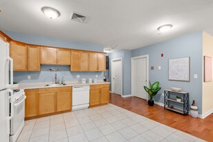 327 Centre St, Unit 308 in Boston, MA - Building Photo