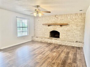 213 Siesta Ct in Granbury, TX - Building Photo - Building Photo