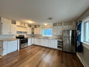 614 Lambert Ave in Nanaimo, BC - Building Photo - Building Photo