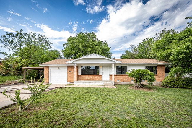 4303 NW Williams Ave in Lawton, OK - Building Photo - Building Photo