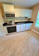 1008 Southampton Dr in Angleton, TX - Foto de edificio - Building Photo
