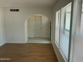335 Flynn Dr in El Paso, TX - Building Photo - Building Photo