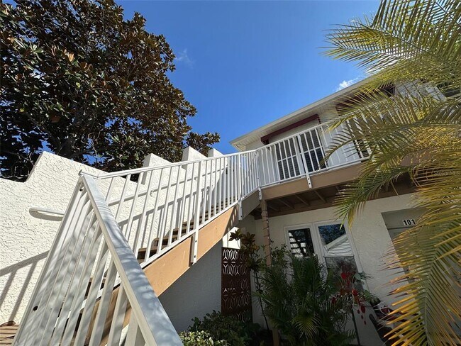 1420 Water View Dr W in Largo, FL - Building Photo - Building Photo