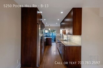 5250 Pooks Hill Rd in Bethesda, MD - Building Photo - Building Photo