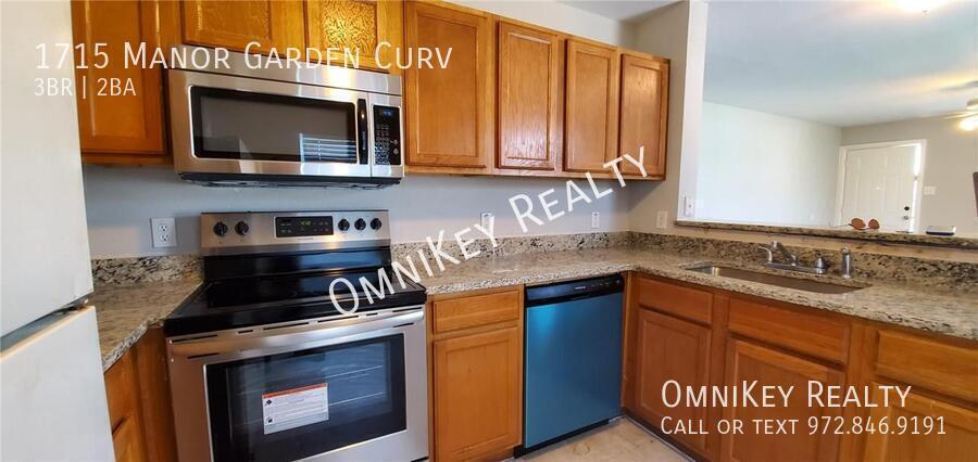 1715 Manor Garden Curve in Greenville, TX - Building Photo