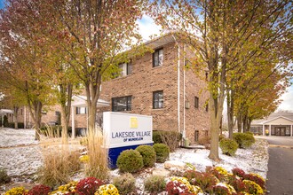 Lakeside Village Apartments in Mundelein, IL - Building Photo - Building Photo