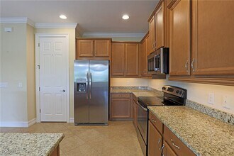 8100 Banyan Breeze Way in Ft. Myers, FL - Foto de edificio - Building Photo