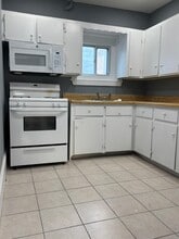 131 David St, Unit 131 David St 2nd Fl in New Bedford, MA - Building Photo - Building Photo