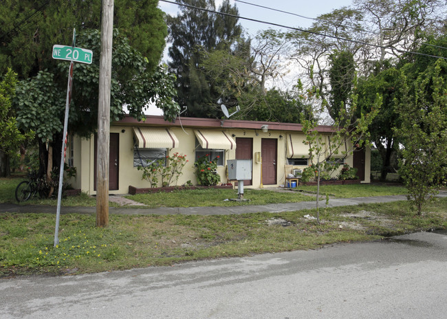 2056 NE 140th St in North Miami Beach, FL - Building Photo - Building Photo