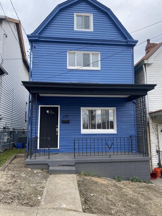 112 Patterson St in Mckees Rocks, PA - Building Photo