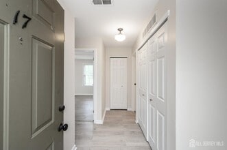 17 Chelmsford Ct in Evesham, NJ - Foto de edificio - Building Photo