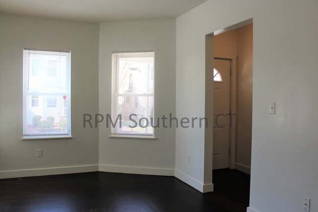 109 Hobart St-Unit -1st Floor in New Haven, CT - Building Photo - Building Photo