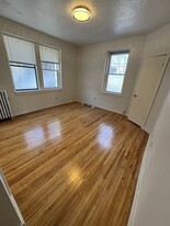 160 Strathmore Rd, Unit 12 in Boston, MA - Building Photo