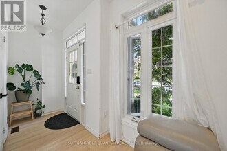 180 Glenashton Dr in Oakville, ON - Building Photo - Building Photo