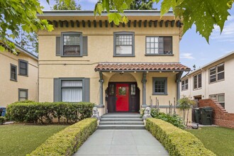 818 Cowper St in Palo Alto, CA - Foto de edificio - Building Photo