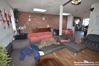 486 Massachusetts Ave, Unit 3 in Boston, MA - Foto de edificio - Building Photo