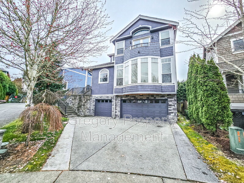 20208 83rd Pl NE in Kenmore, WA - Foto de edificio