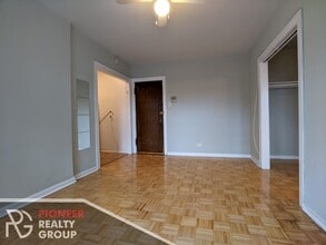 737 W Belmont Ave, Unit #739-117 in Chicago, IL - Foto de edificio - Building Photo