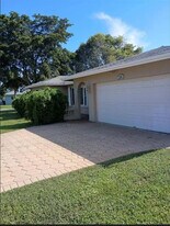 7101 NW 97th Ave in Tamarac, FL - Building Photo