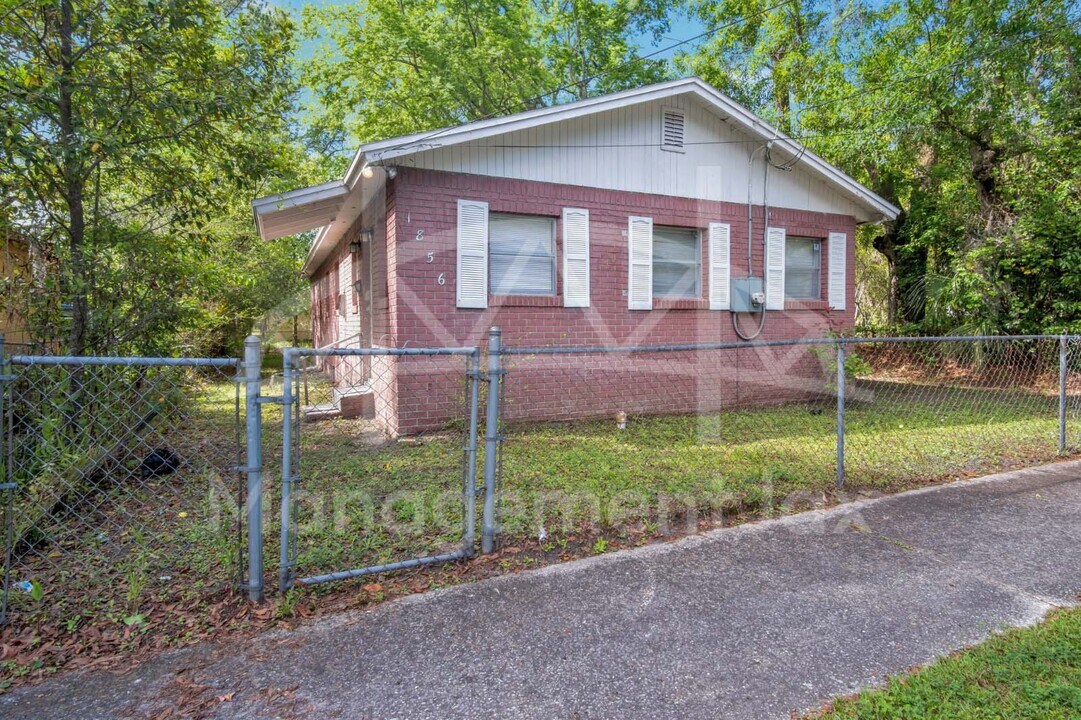 1856 W 27th St in Jacksonville, FL - Building Photo