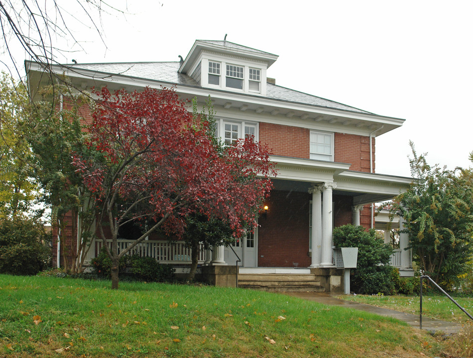 359 Walnut Ave SW in Roanoke, VA - Building Photo