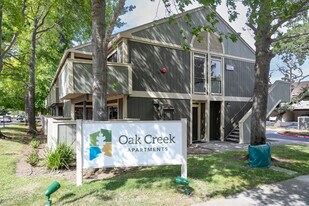 Oak Creek in Petaluma, CA - Building Photo