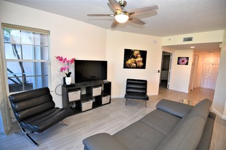 5799 NE Island Cove Way, Unit 1102 in Stuart, FL - Foto de edificio - Building Photo