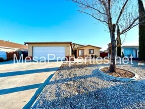 10607 Moorefield Cir in Adelanto, CA - Building Photo - Building Photo