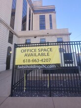 2 N Vine St, Unit 4th Floor in Harrisburg, IL - Building Photo - Building Photo