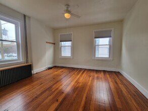 247 E Allen St in Philadelphia, PA - Foto de edificio - Building Photo