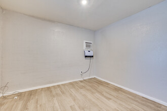 Lyndon Lane in Tempe, AZ - Building Photo - Interior Photo