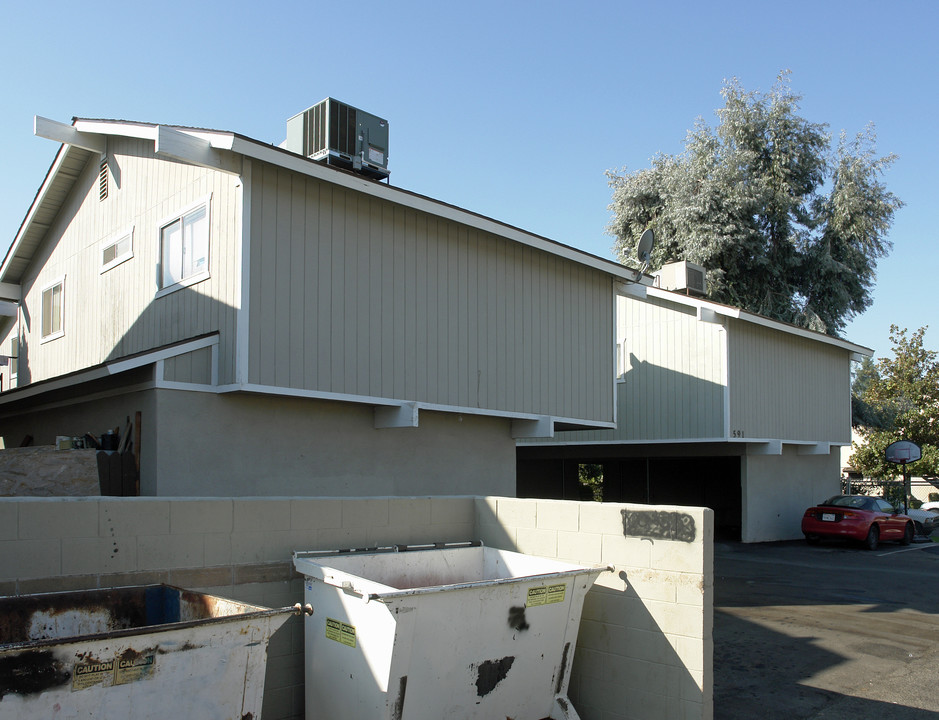 591 W Ashlan Ave in Clovis, CA - Building Photo