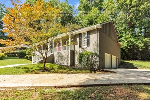 460 Glendale Ct SW in Stone Mountain, GA - Building Photo