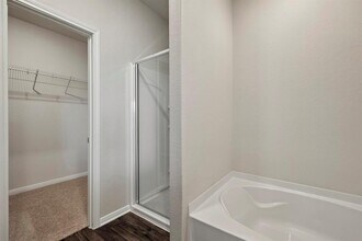 10406 Red Cardinal Dr in Cleveland, TX - Building Photo - Building Photo
