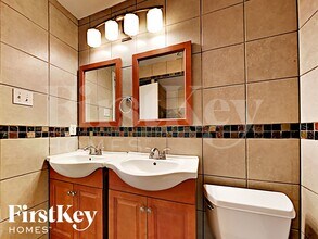 213 E 5th St in Lancaster, TX - Foto de edificio - Building Photo