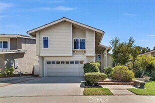 11 Hidalgo in Irvine, CA - Building Photo