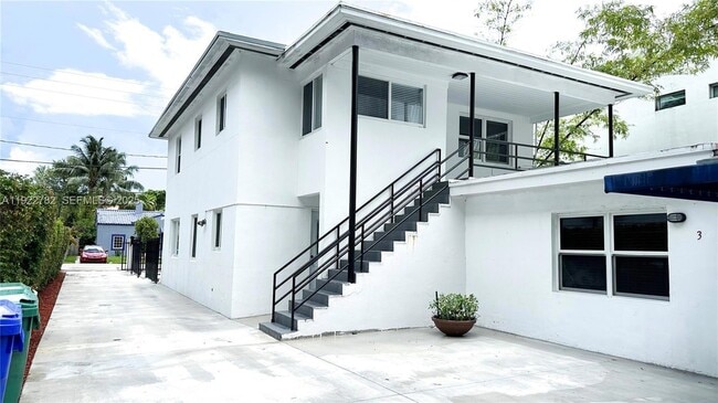2240 SW 16th Ct in Miami, FL - Foto de edificio - Building Photo
