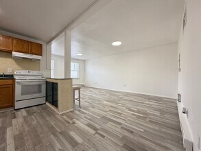 904 South St, Unit 1 in Peekskill, NY - Foto de edificio - Building Photo