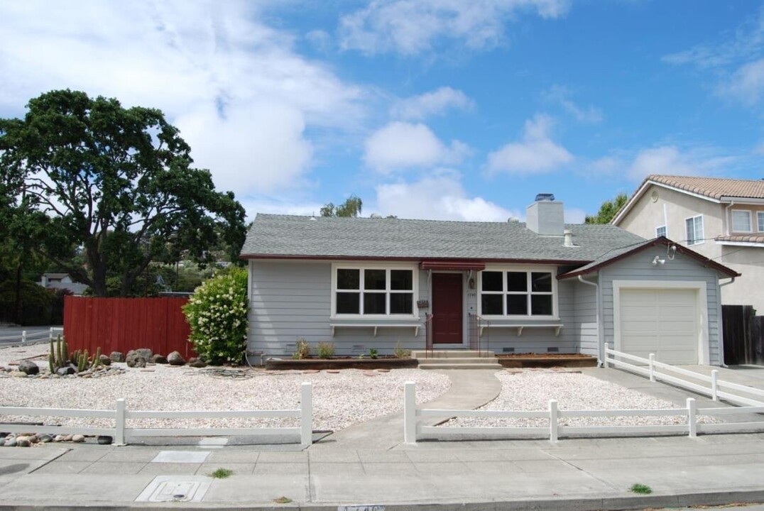 1740 Belburn Dr in Belmont, CA - Building Photo