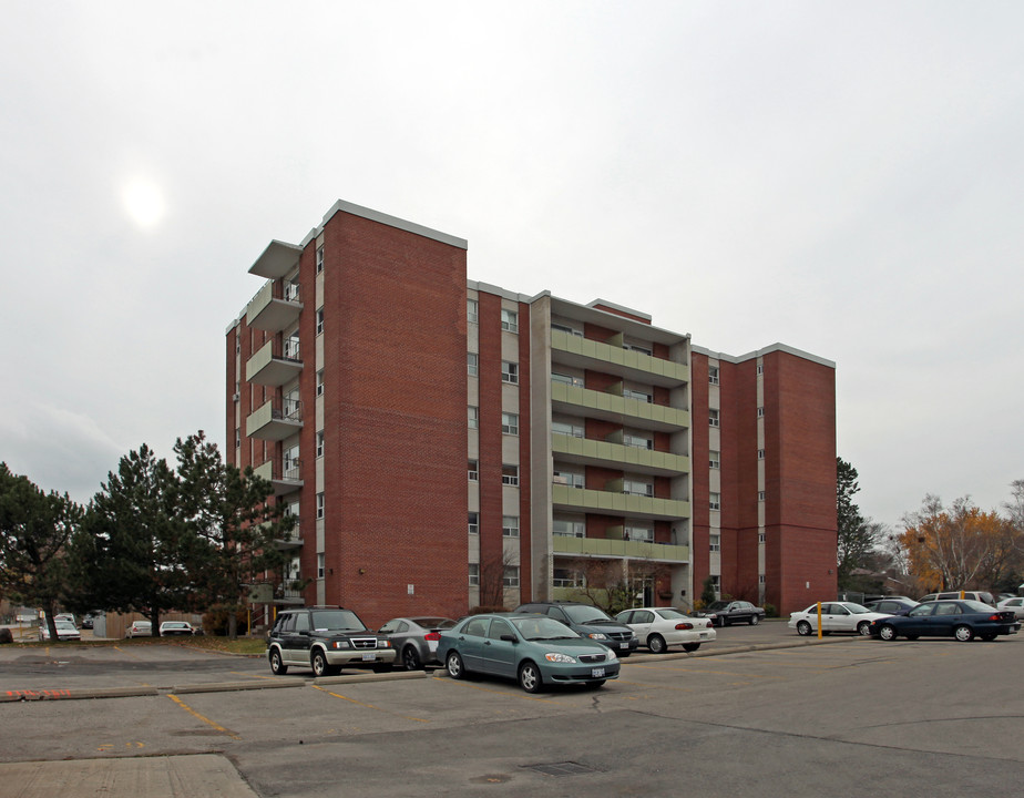 Laverock Apartments in Richmond Hill, ON - Building Photo