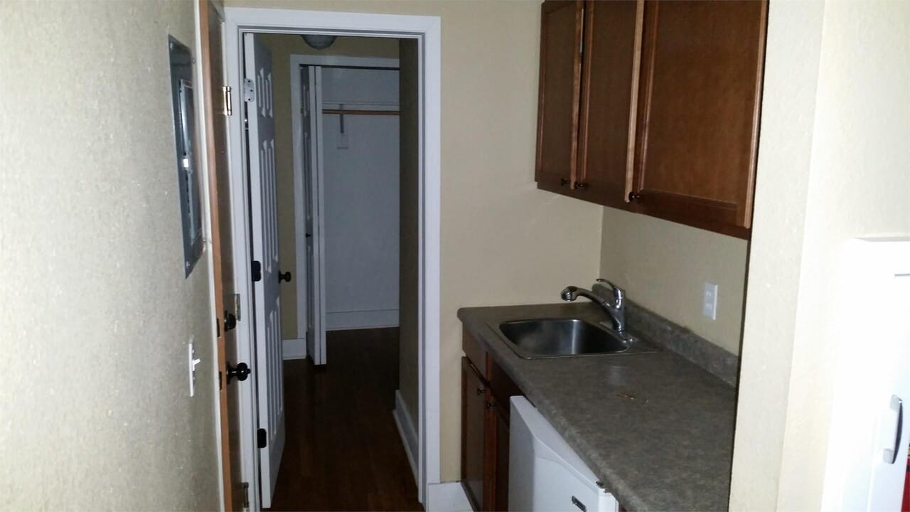 932 E College St in Iowa City, IA - Building Photo