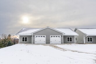 713 Salsbery Cir in Hillsboro, WI - Building Photo - Building Photo
