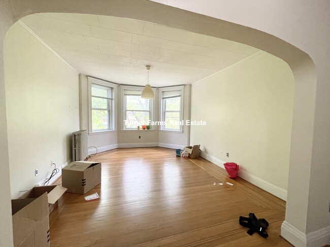 18 Euston St, Unit 5 in Brookline, MA - Building Photo - Building Photo