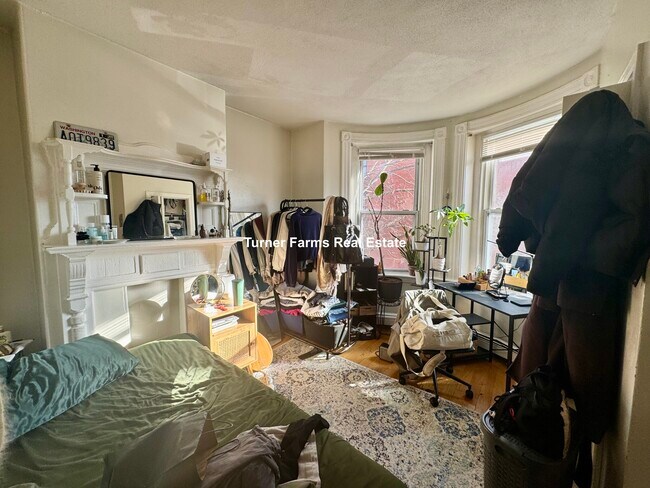 3 Warwick St, Unit 2 in Boston, MA - Foto de edificio - Building Photo