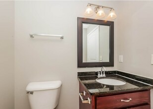 1005 Bolton Dr in Smyrna, TN - Foto de edificio - Building Photo