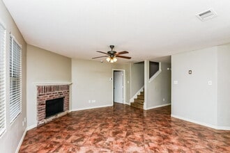 517 Creekbend St, Unit r3 in Crowley, TX - Foto de edificio - Building Photo